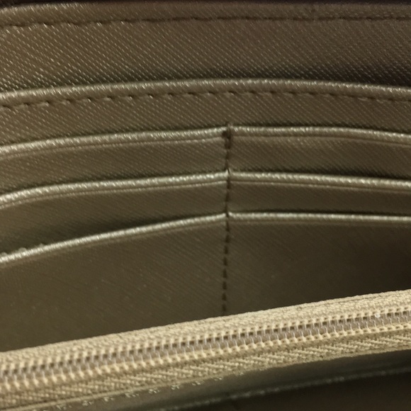NWT Fossil White & Metallic Gold Clutch Wristlet
